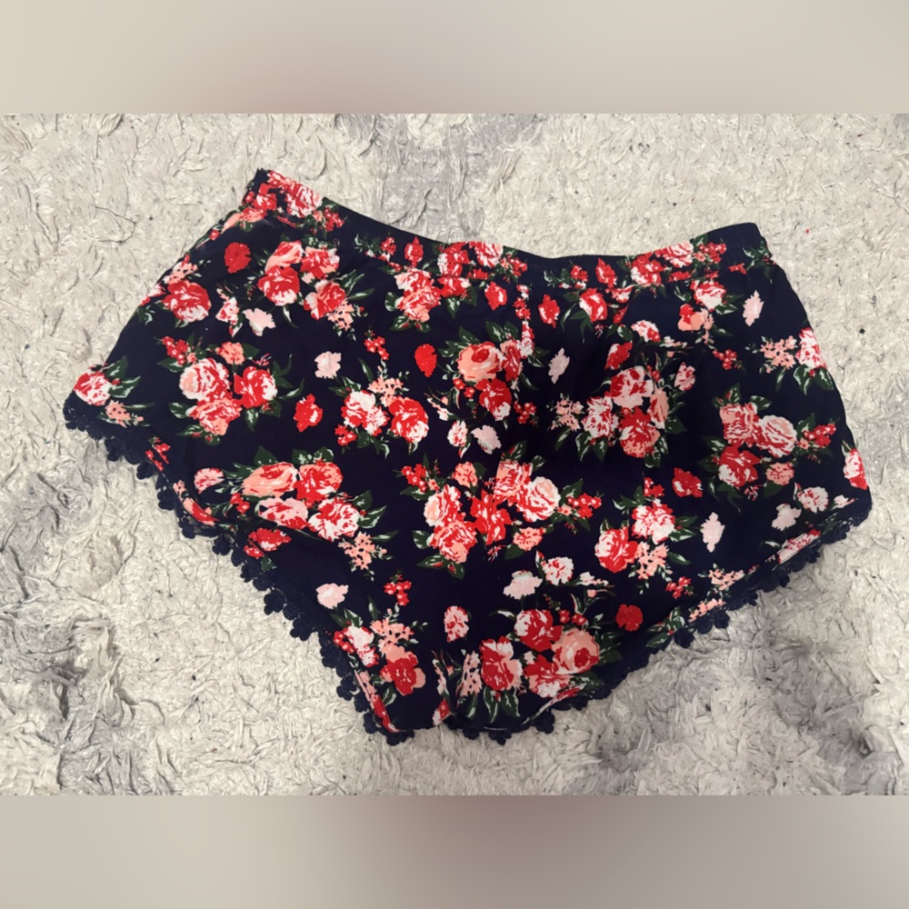 Floral Lace Trim Mini Shorts SuperDry - Picture 3 of 6